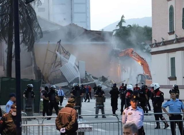 “DEMOKRACIA KA RËNË”/ Çlirim Gjata: Qytetarët duhet të bashkohen për të rrëzuar këtë regjim