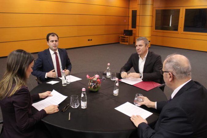 ORËT E FUNDIT TË AFATIT/ Mblidhet Këshilli Politik pas negocimeve, sot vendoset “fati” i konsensusit për “Zgjedhoren”