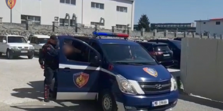 NGA QESE PLASTIKE DERI TEK BANESA NJË KATËSHE/ Ndërtime të paligjshme dhe ndotën lumin Erzen, 7 persona vihen nën hetim