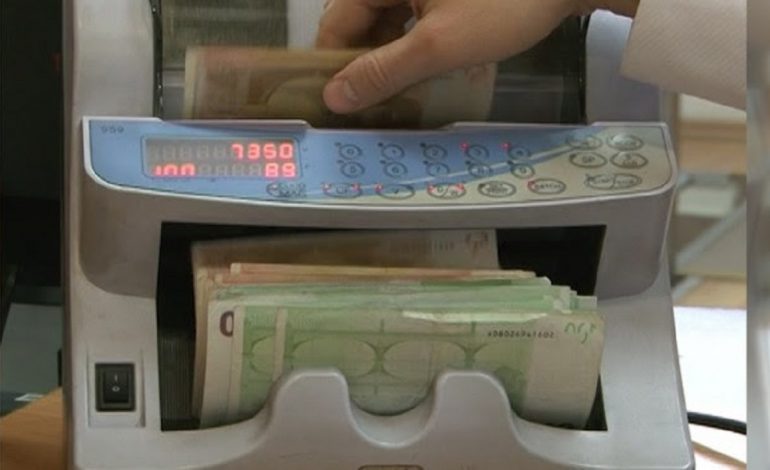 ZBULOHET IDENTITETI/ Kush është drejtori i bankës që i vodhi klientit 30 mijë Dollarë