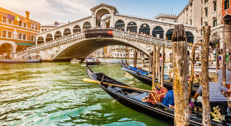 COVID-19 NË ITALI/ Venecia mirëpret turistët e parë, vendasit vizitojnë qytetin pas lehtësimit të masave