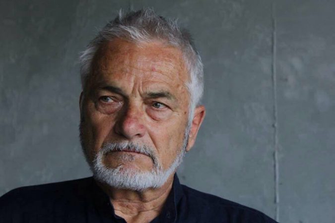 PROTESTA PËR TEATRIN/ Viktor Zhusti: Nëse politika tërhiqet, të gjithë artistë i hedhin armët! Le ta nisim aksionin e ri nga…