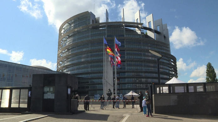 COVID-19/ Godina e Parlamentit Evropian kthehet në qendër testimi për koronavirusin