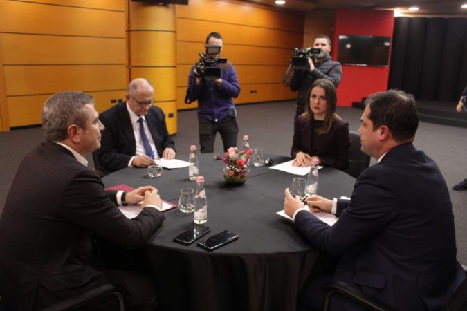 SOT MBLEDHJA E FUNDIT PARA AFATIT “31 MAJ”/ Marrëveshja në Këshillin Politik ndahet nga 3 “pikat e nxehta”