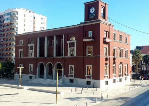 COVID-19/ Dy punonjëse të infektuar, 28 të tjerë në pritje të përgjigjeve. Mbyll dyert sektori i Urbanistikës në Bashkinë Durrës