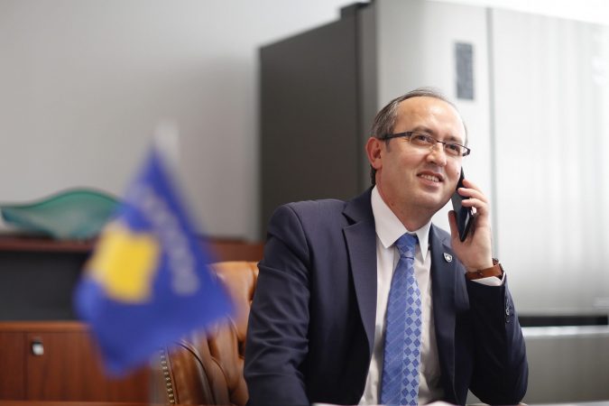 DIALOGU KOSOVË-SERBI/ Hoti: Pres takim së shpejti në Shtëpinë e Bardhë, për Thaçin vendos Grenelli