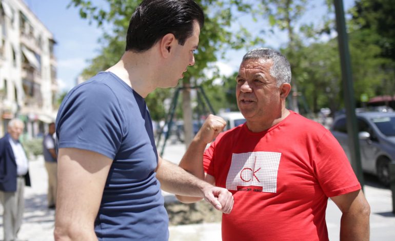 “UNË DHE PD NUK JU PREMTOJMË MREKULLI”/ Qytetarët-Bashës: Mos e dhëntë Zoti të marrësh ti pushtet… (FOTOT)