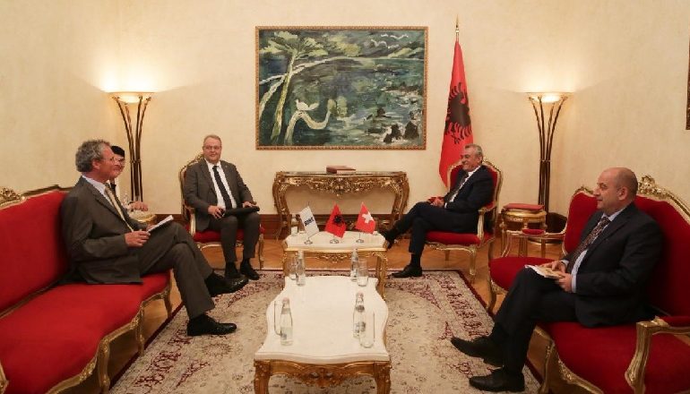TAKIM ME AMBASADORIN E OSBE-SË DHE ZVICRËS/ Ruçi: Projekti PACEP mundësoi mbledhjet online gjatë pandemisë, solli transparencë për mediat dhe qytetarët