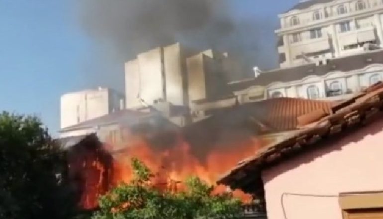 ZJARR NË LEZHË/ Apartamenti në Torovicë përfshihet nga flakët, shkak… (VIDEO)