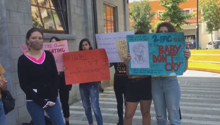 “NUK MJAFTON 1 VIT BURG PËR PËRDHUNUESIT”/ Protesta edhe në Fier “për fëmijërinë e humbur”