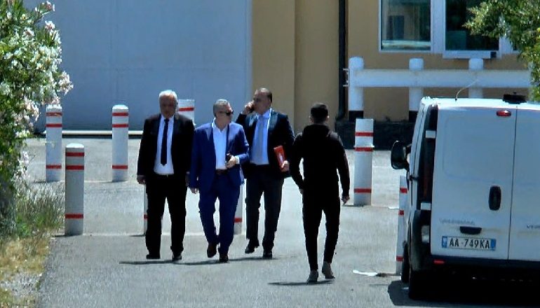 “QËNDRIM RADIKAL PËR REFORMËN ZGJEDHORE”/ Gramoz Ruçi takon sot opozitën parlamentare