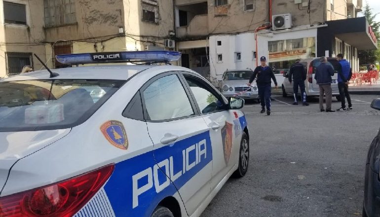 GODITI ME MJETE TË FORTA NËNË E BIR NË KORÇË/ Arrestohet 34-vjeçari