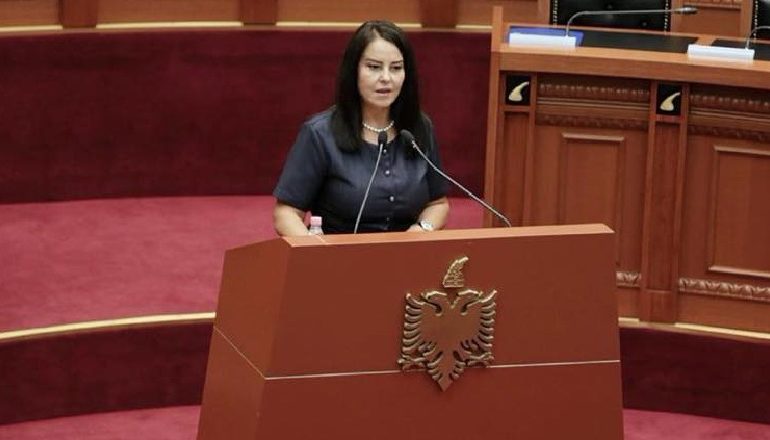 TJETËR “RRJEDHJE” NGA OPOZITA PARLAMENTARE/ Deputetja: Do votoj PRO Reformës Zgjedhore, fitojnë shqiptarët