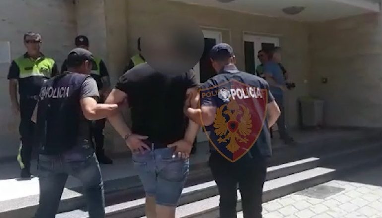 E KËRKON ITALIA PËR TRAFIK DROGE/ Kapet i riu në Patos, gati ekstradimi (EMRI)