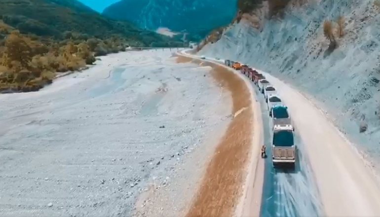 POSTON VIDEO NGA RRUGA E ARBRIT/ Rama: Brenda muajit asfaltohen 10 km të para, të punësuar 500 persona