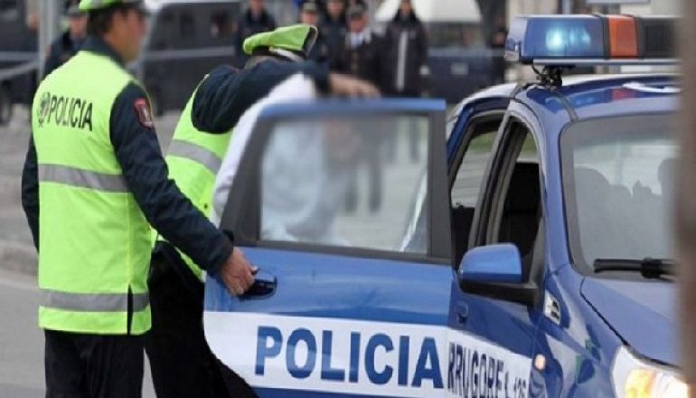 NJËRI NË GJËNDJE TË DEHUR, TJETRI PA DOKUMENTA/ Ja si e pësuan dy shoferët në Durrës