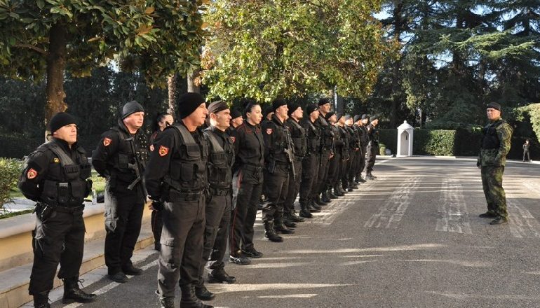 COVID-19/ U bëhet tamponi tre gardistëve, vetëizolohen në shtëpi