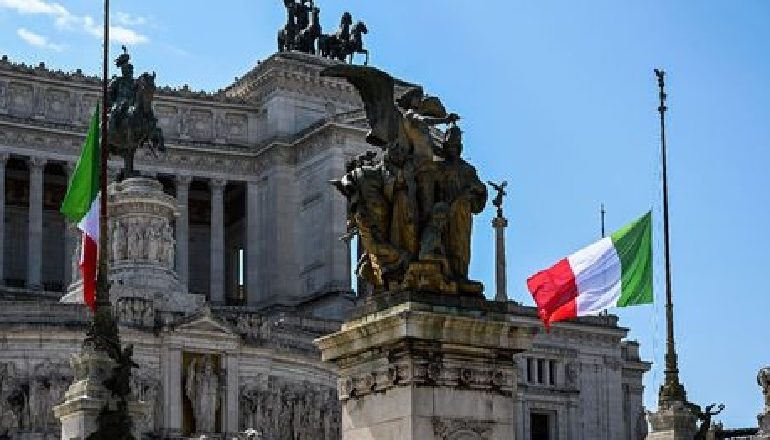 ITALI/ Thirrje për kujdes pas sinjaleve për transmetueshmërinë e COVID-19
