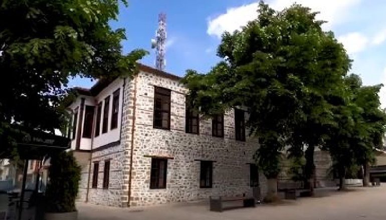 “OJEKT I RËNDËSISË SË TRASHËGIMISË SONË HISTORIKE…”/ Rama poston VIDEO nga restaurimi i shkollës së parë shqipe: Shumë shpejt e hapur edhe për vizitorët