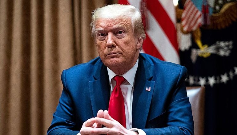 PRESIDENTI TRUMP ZGJAT PEZULLIMIN PËR IMIGRACIONIN NË SHBA/ Ja deri kur vlen vendimi për ndalimin e lëshimit të “Green Card”