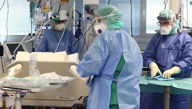 COVID-19/ Bota në pragun e gjysmë milion viktimave nga infeksioni i koronavirusit