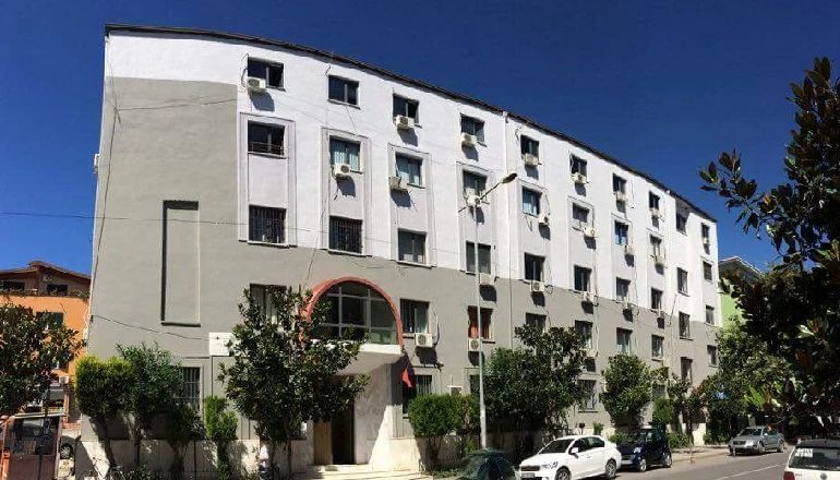 I BIRI I DËNUAR PËR DROGË NË ITALI/ Sekuestrohet vila e kushëririt të Altin Hajrit në Shijak