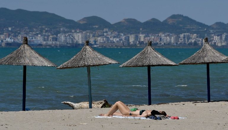 RRITEN SHPRESAT! Rrezet e diellit mund ta vrasin koronavirusin brenda 30 minutave