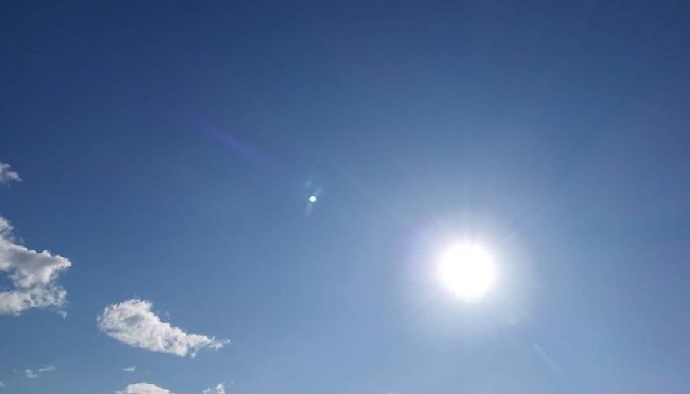 DIELL DHE TEMPERATURA TË LARTA/ Ja parashikimi i motit për sot
