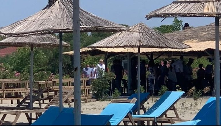 VIZITË NË VLORË/ Rama takim me drejtuesit në qytetin bregdetar një ditë pas aksionit për shembjen e bizneseve në Zvërnec