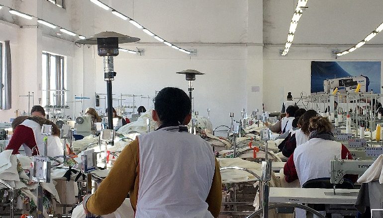 6 TË INFEKTUAR ME COVID NË VLORË/ 5 prej tyre punonjës të një fasonerie