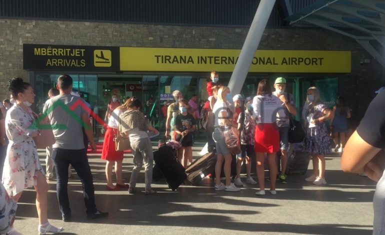 PAMJET NGA RINASI/ Turistët nga Bjellrusia të dashuruar me Shqipërinë. Fluksi dhe destinacionet