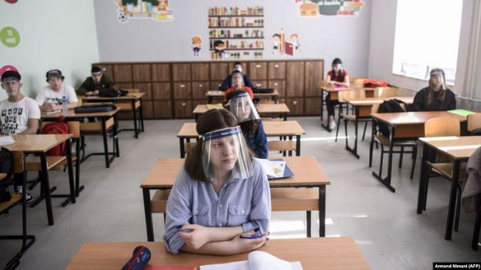 NDËRPRITET MËSIMI NË KOSOVË/ Nuk u respektuan masat mbrojtëse