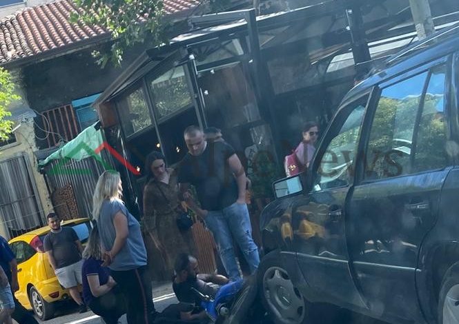 AKSIDENT NË TIRANË/ Automjeti PËRPLASET me motorin, PAMJET nga vendngjarja