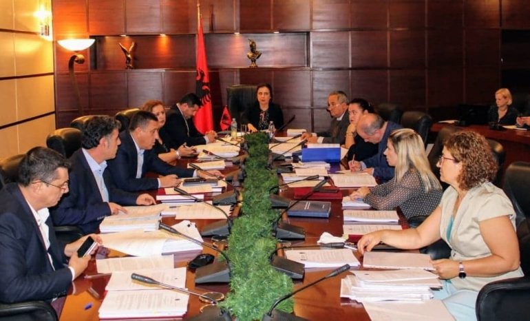 GJYKATA E LARTË, SOT SHQYRTOHEN 8 KANDIDATË/ KLGJ do të vlerësojë… (EMRAT)
