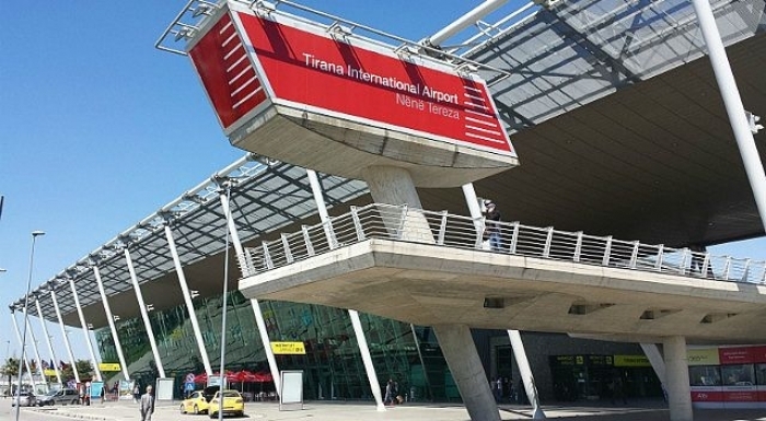 KËTO JANË KATËR FLUTURIMET E KONFIRMUARA PËR SOT NË AEROPORTIN E RINASIT/ Ja kush nuk lejohet të udhëtojë, destinacionet
