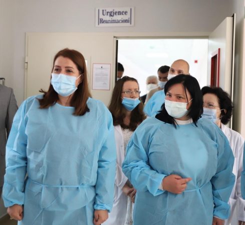 DYFISHOHEN KAPACITETET E REANIMACIONIT TË ELBASANIT/ Manastirliu: Fuqizojmë terapitë intensive në spitalet rajonale