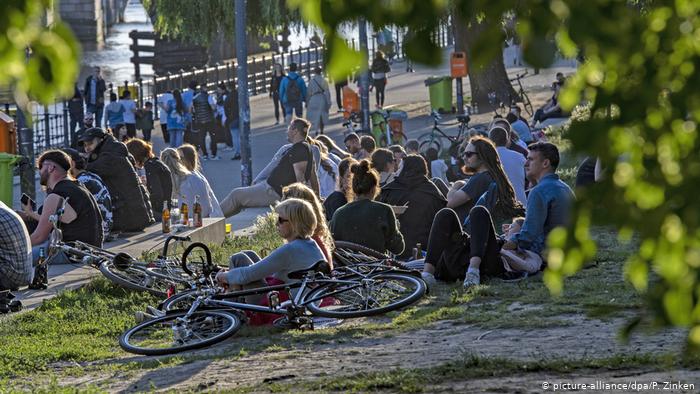 MBYLLJE SËRISH? Kudo në Europë shpërthime lokale të pandemisë