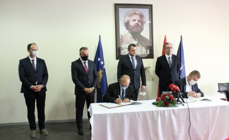 Albcontrol dhe ASHNA nëshkruajnë marrëveshjen për hapjen e korridorit ajror Shqipëri – Kosovë