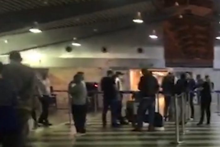 POLICIA ITALIANE ZBARKON NË DURRËS/ S’lejon udhëtarët të shkojnë drejt Italisë: Duhet rekomandim nga Ambasada (VIDEO)