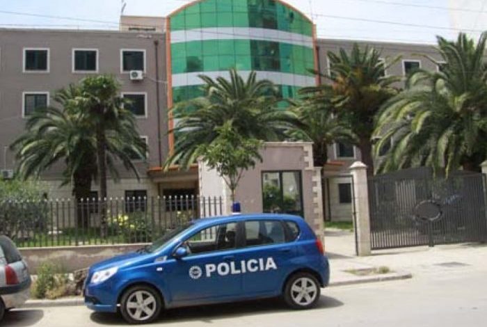 NGA VJEDHJET TEK DHUNA NË FAMILJE/ Policia e Durrësit prangos 8 persona, 1 shpallet në kërkim