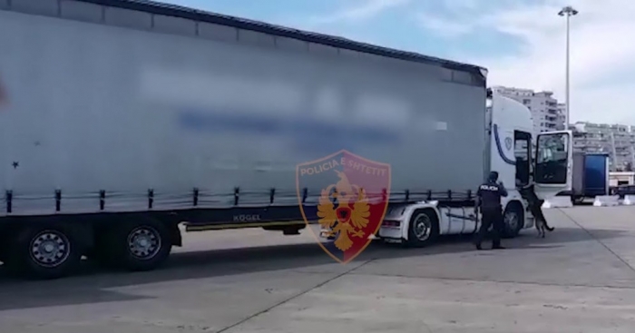 PARATË E SEKUESTRUARA NË PORT/ Kamioni me eurot transportonte lëndë të parë për prodhimin e këpucëve. Erdhi me…