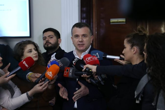 SKANDALI ME MBETJET I ZBULUAR NGA ANTI-MAFIA ITALIANE/ Balla: Basha ti kërkojë falje shqiptarëve që u bë tyta e një “Fake News”-i