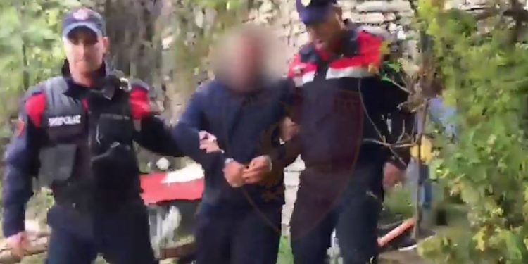 “TOKA E PREMTUAR”/ Shkatërrohet grupi kriminal që sillte arabë në Shqipëri, në pranga një burrë dhe një grua