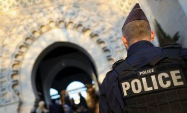 PAS SHBA/ Prag skandali me policinë edhe në Francë