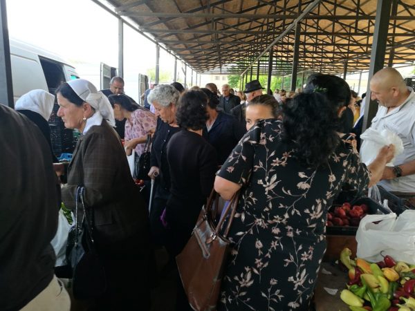 PAMJET ALARMANTE NGA TREGJET NË DIBËR/ Ku është distancimi social?