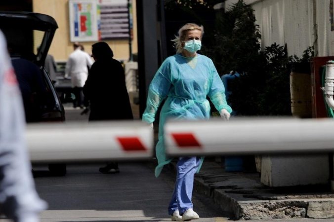 RRITET NUMRI I TË PREKURVE ME COVID-19 NË GRQI/ 97 raste të reja në 24 orë. Diskutohet për forcim të masave