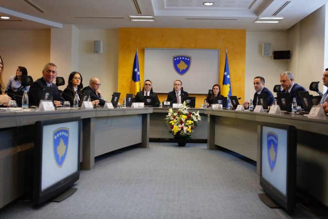 QEVERIA E KOSOVËS HAP KUFIRIN ME SHQIPËRINË/ Hiqet kufizimi i lëvizjes për qytetarët