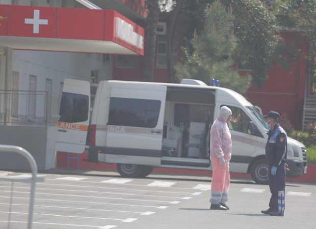 COVID 19/ Ndërron jetë pacienti në spitalin Infektiv, shkon në 49 numri i viktimave