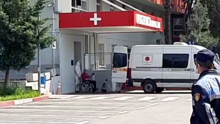 SITUATË E RËNDUAR TEK INFEKTIVI/ Rritet numri i të shtruarve me COVID, 7 pacientë në terapi intensive