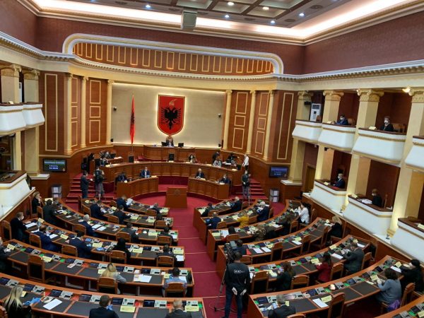 ZGJEDHORJA/ / Grupet parlamentare të opozitës letër Ramës e Ruçit: Ja tre kërkesat tona